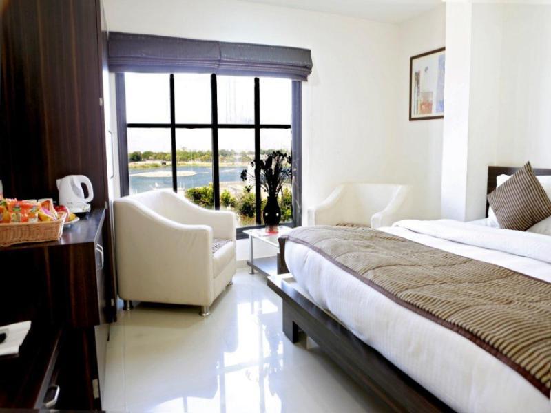 J R Avezika Comfort Hotel 