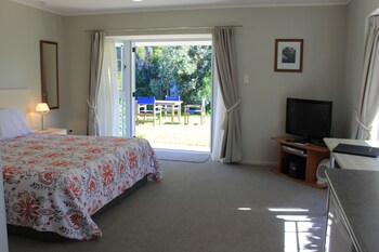 Ash Grove Boutique Motel Guestroom
