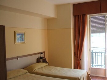Hotel Tirreno Guestroom
