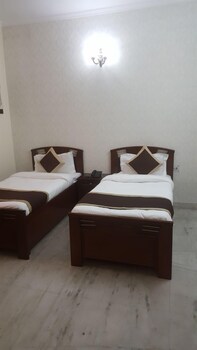 Hotel The Orion Gopal Bhawan Guestroom