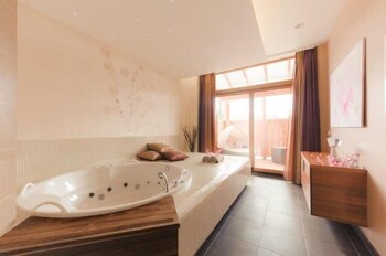 Terme Zreče Hotel Atrij Indoor Spa Tub