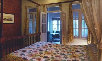 Lymond House Guestroom