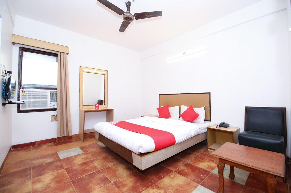 Oyo 10606 Hotel Shriradha Civic Centre 