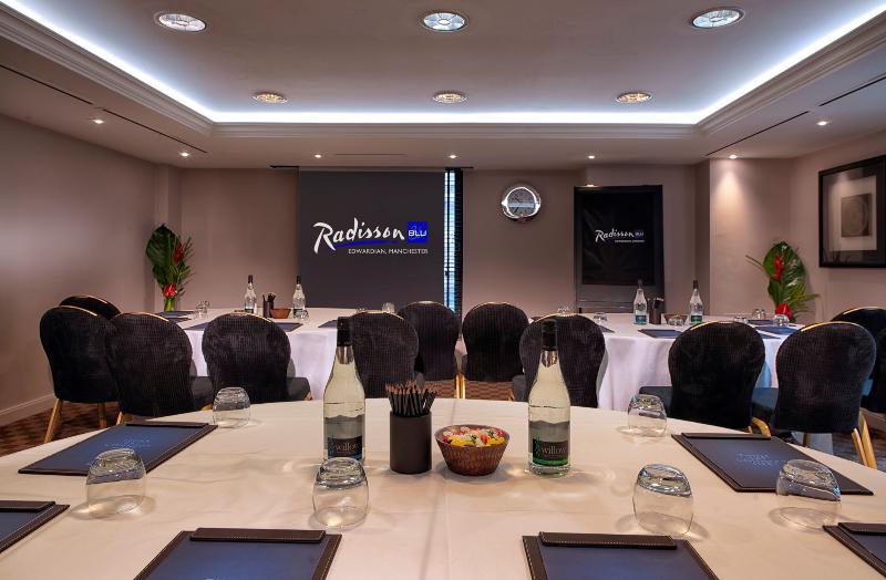 Radisson Blu Edwardian Manchester (رادیسون بلو ادواردیان مانچستر) Conferences