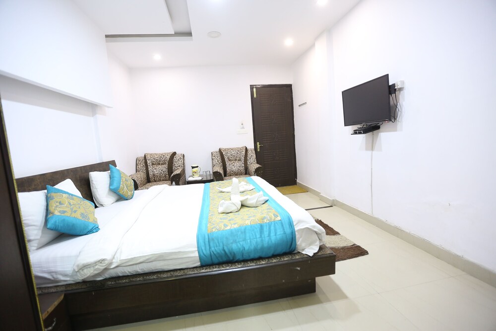 Uttaranchal Tourist Guest House Hotel Interior