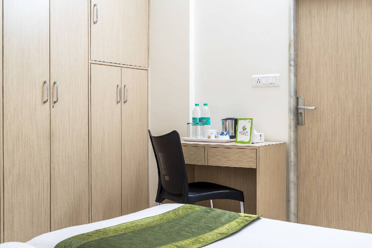 Treebo Seven Apartments Worli Guestroom