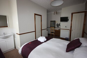 The Strathmore Guestroom