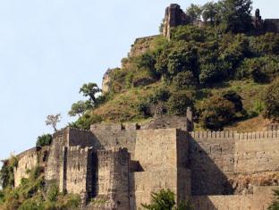 Hotel Maurya Kangara 