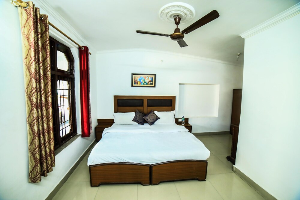 New Bhandari Swiss Cottage Guestroom