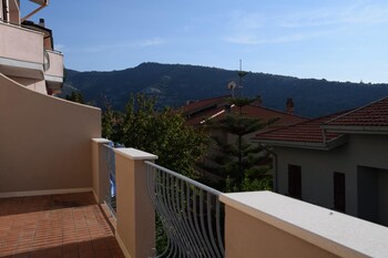 Apartment With In Cuglieri With Furnished Terrace 13 Km Balcony