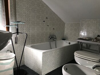 Prestige Superior Splitted Flat Bathroom