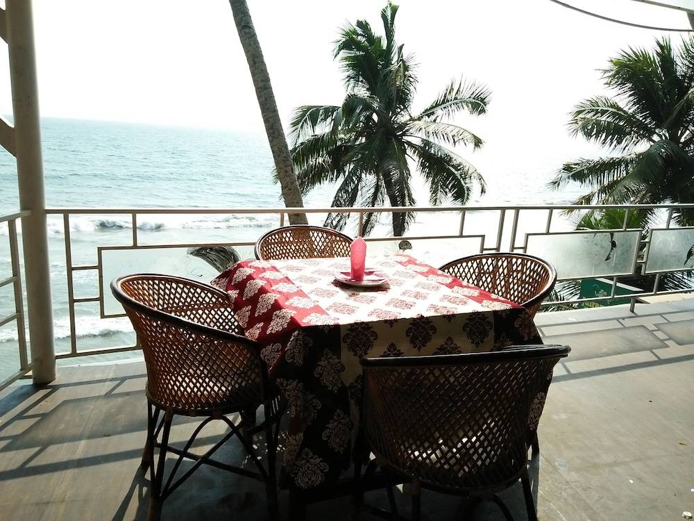 Black Beach Resort Dining