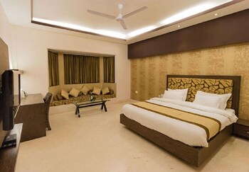 Golden Huts Resorts Guestroom