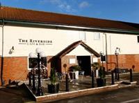 The Riverside Inn ( ریورسید این) 