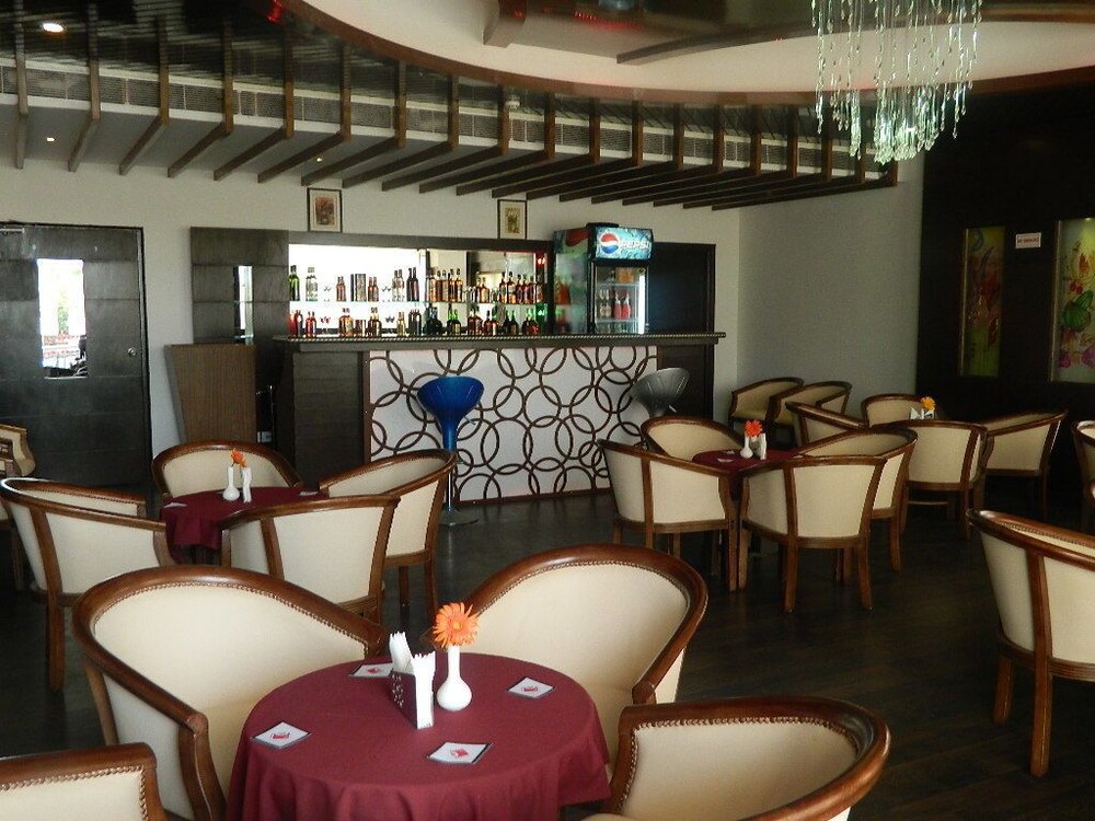 Keshav Clarks Inn Hotel Bar
