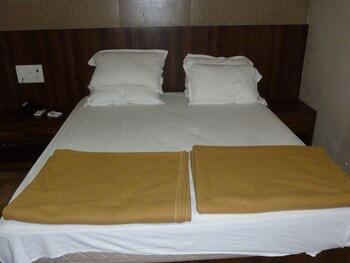 Hotel Regal Palace Guestroom