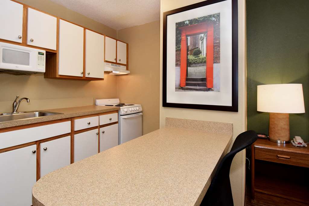 Extended Stay America Akron Copley West Guest room