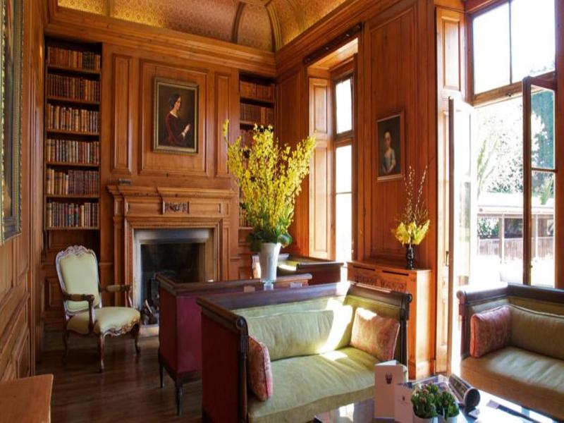 Wyckhill House (ویکهیل هاوس) Sports and Entertainment