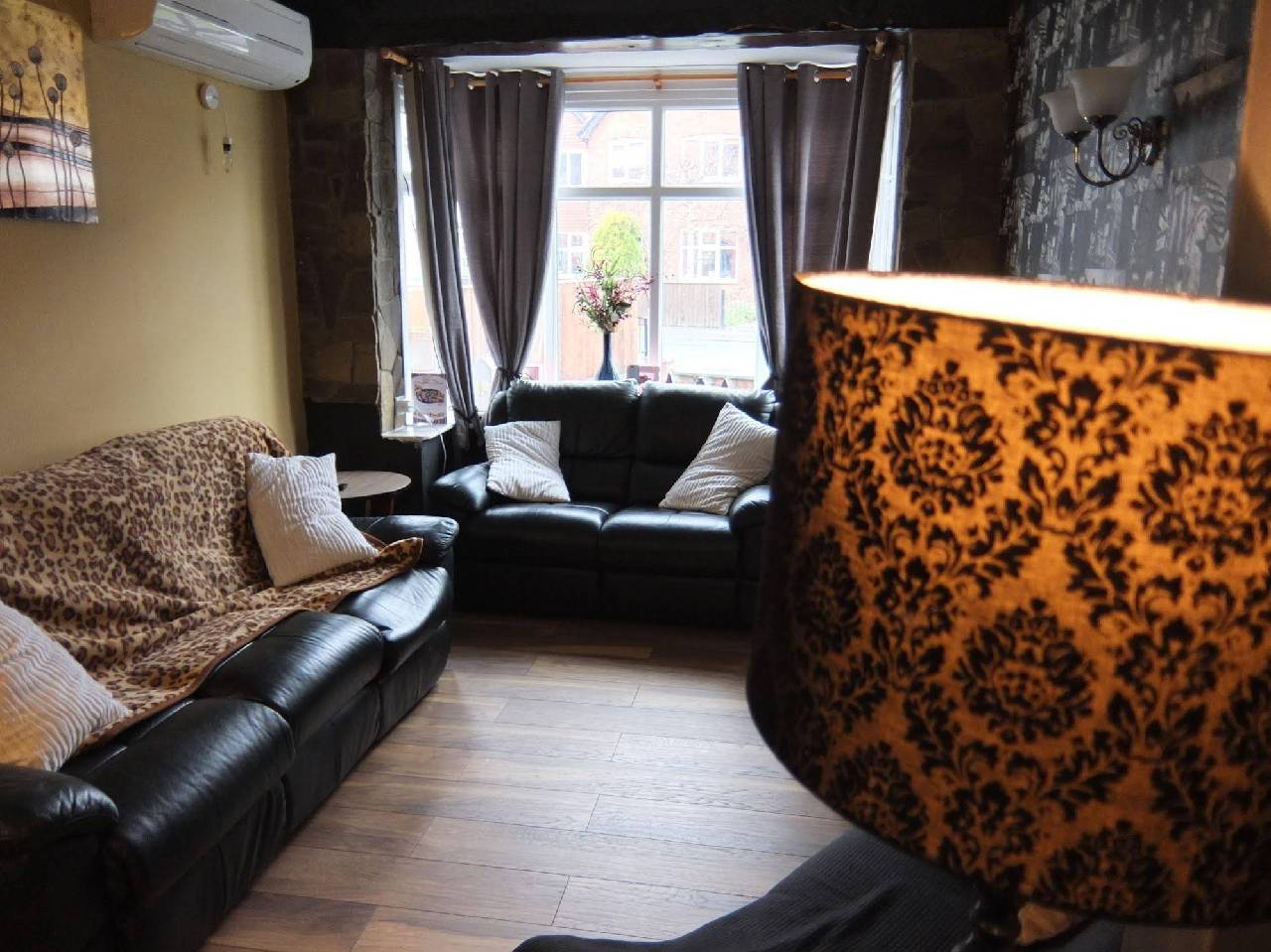 The Monsell Hotel ( مونسل هتل) 