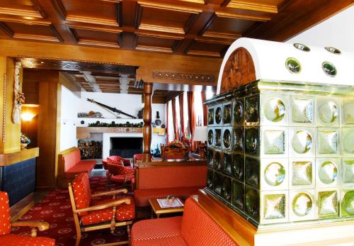 Hotel Cristallo (هتل كریستالو) 
