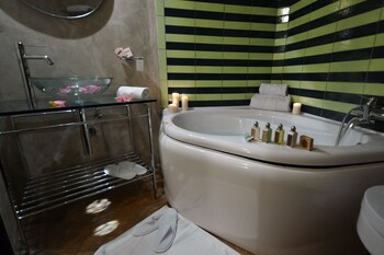 Robur Marsorum (روبور مارسوروم) Bathroom