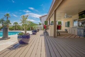 Luxurious 6br 7min To Las Vegas Strip BBQ/Picnic Area