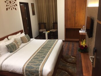 The Royal Shelaton Guestroom