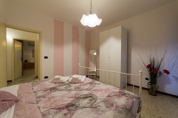 Isa Apartment 3 Guestroom