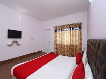 Oyo 15022 Snow Point Inn Guestroom