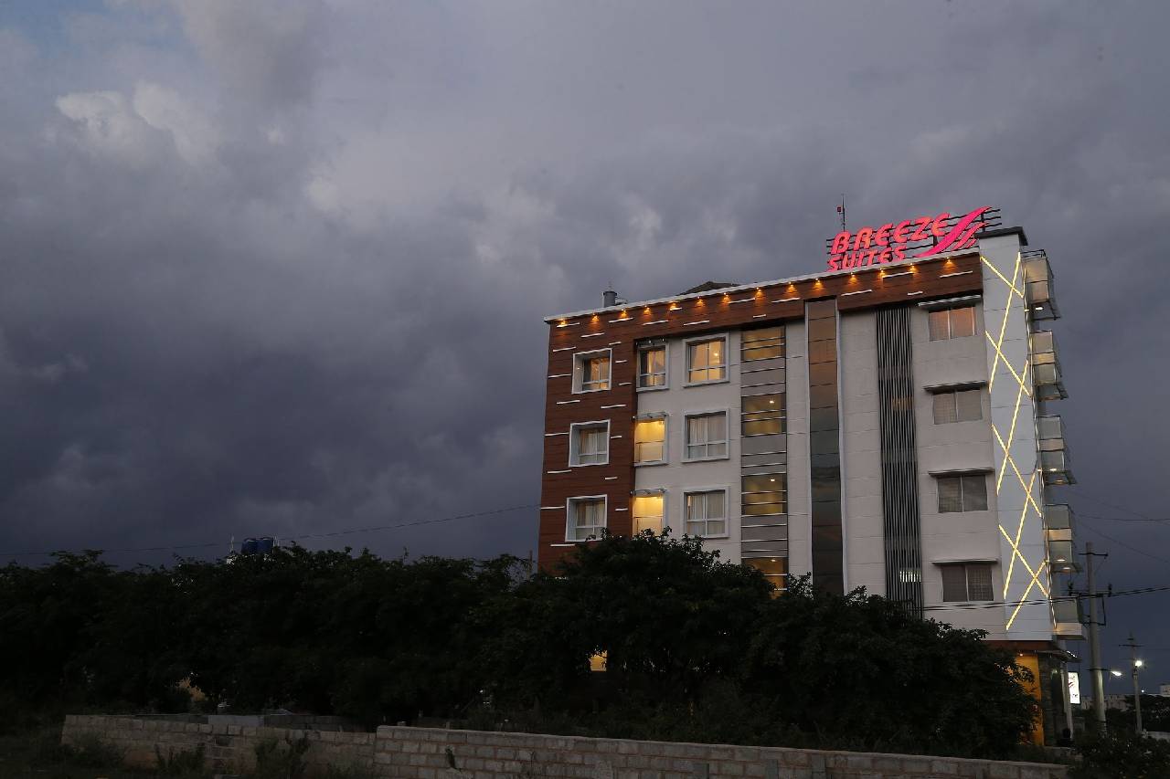 Breeze Suites 
