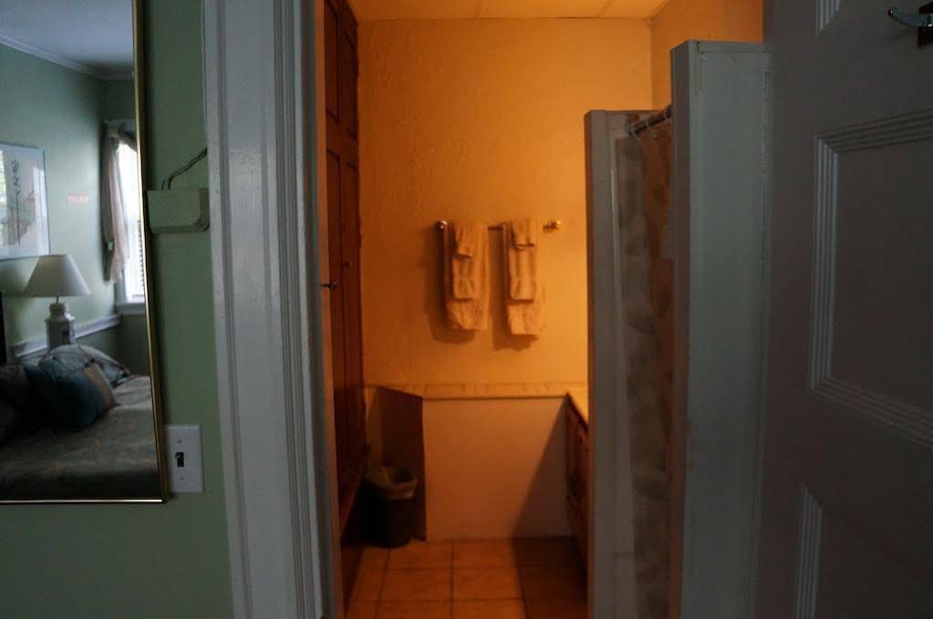 463 Beacon Street Guest House 