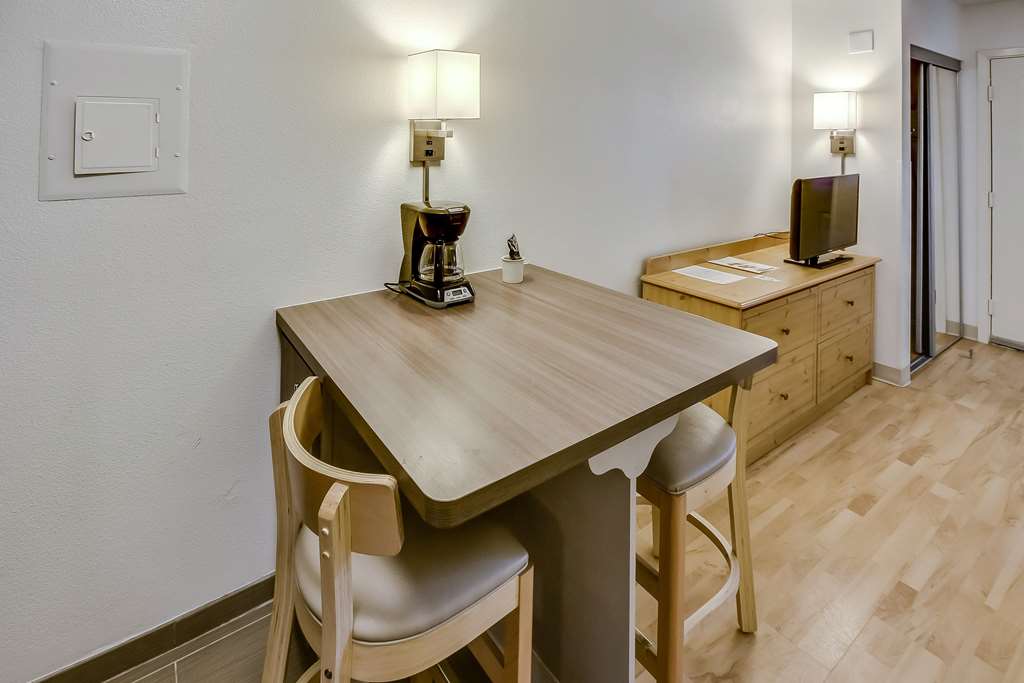 Studio 6 Houston Hobby kitchen