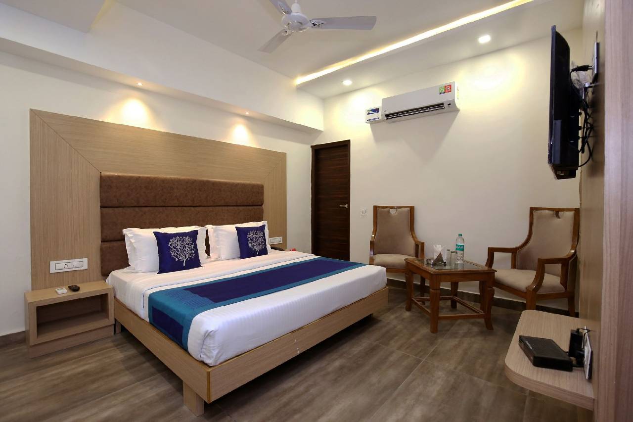 Oyo 9986 Hotel Hashtag 