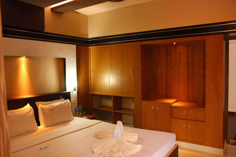 Black Beach Resort Guestroom