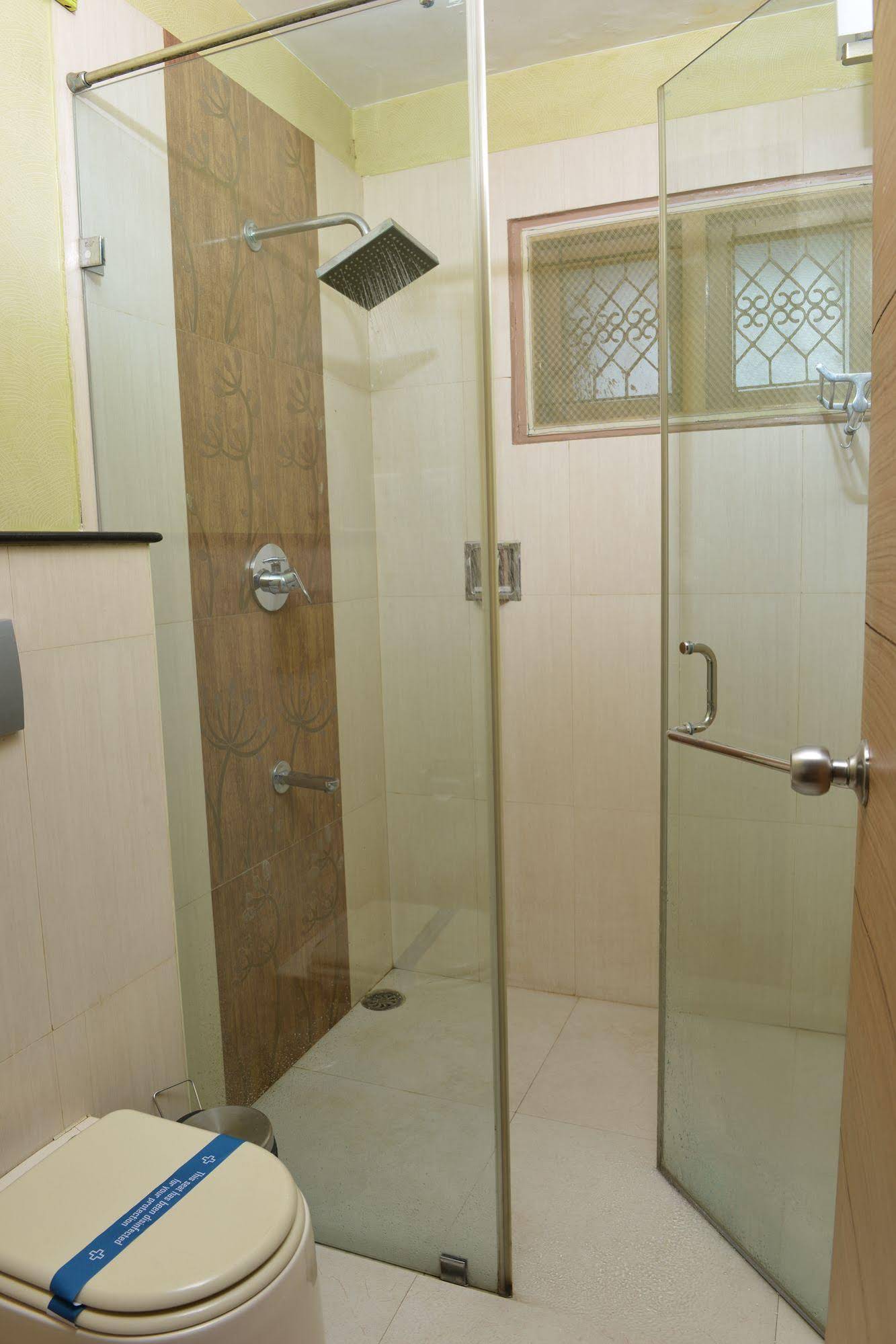Sree Bharani Hotels (اسری بهارانی هتل) 