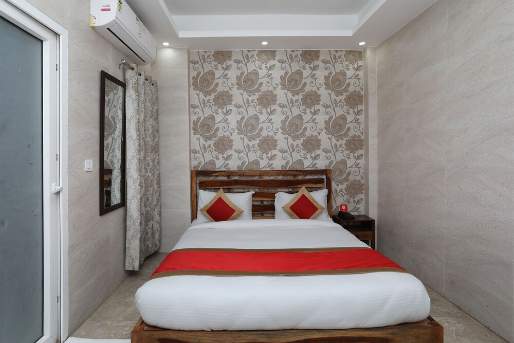 Oyo 10119 Sector 31 Guestroom