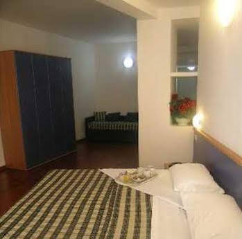Byron Hotel 