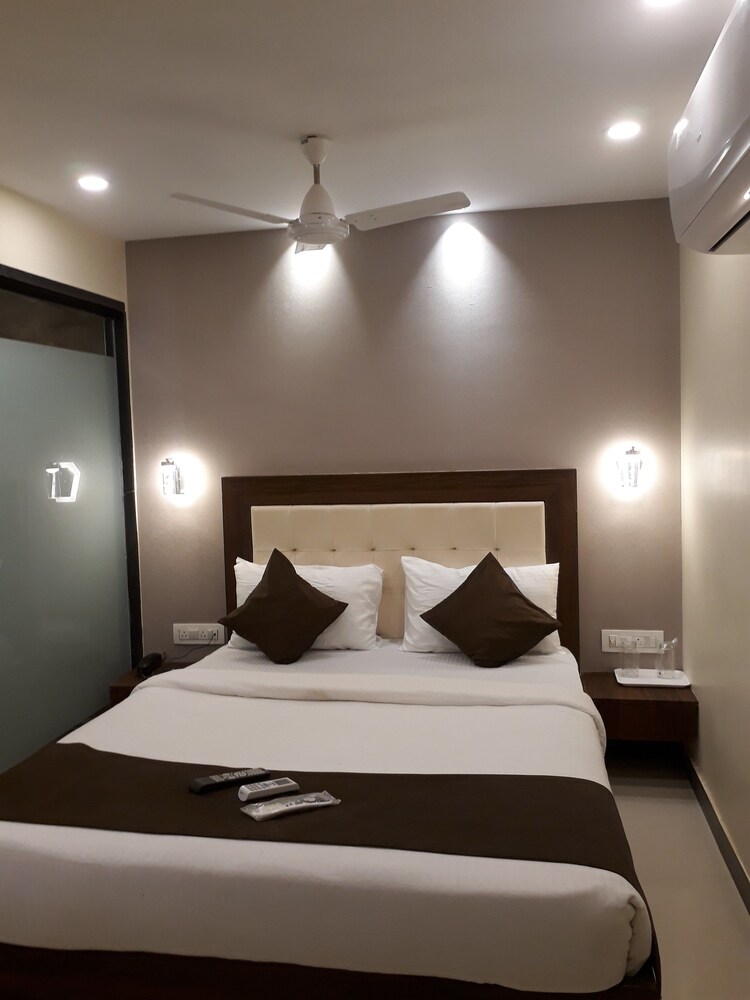 Garden Creek Residency Guestroom