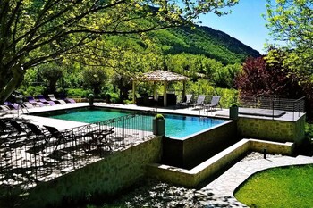 Le Mas Des 5 Fontaines. Chambres D'hôtes Pool