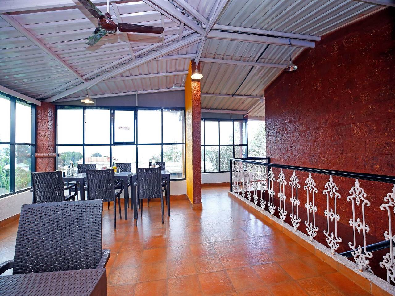 Oyo 9850 Hotel On The Rocks 