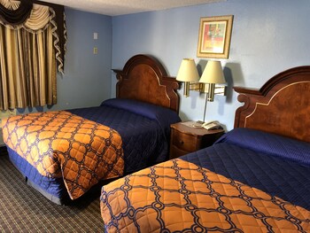 A Fisher's Inn Motel Guestroom