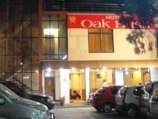 Hotel Majestic Oak Bush 