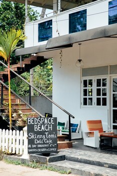 Bedspace Beach Exterior