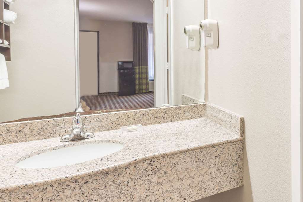 Super 8 Houston Nasa Webster Area (سوپر ۸ هوستون ناسا وبستر آری) Guest room