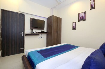 Oyo 10145 Hotel Jk Guestroom