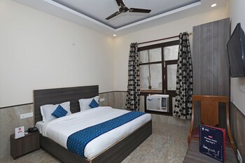 Hotel Redisston @ Noida Guestroom