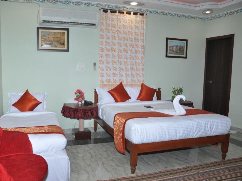 Hotel Yaduraj Barmer (هتل یادوراج بارمر) 