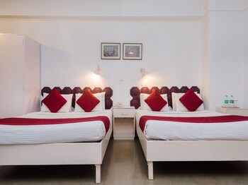 Oyo 635 West End Hotel Guestroom