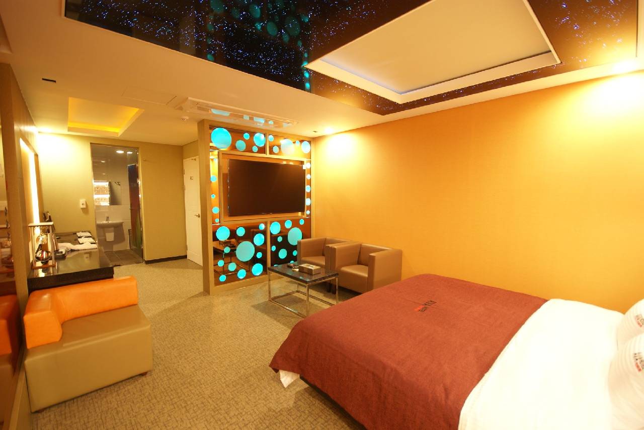 Ava Hotel Changwon (آوا هتل چانگوون) 