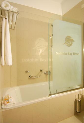 Dolphin Bay Hotel (دولفین بی هتل) 